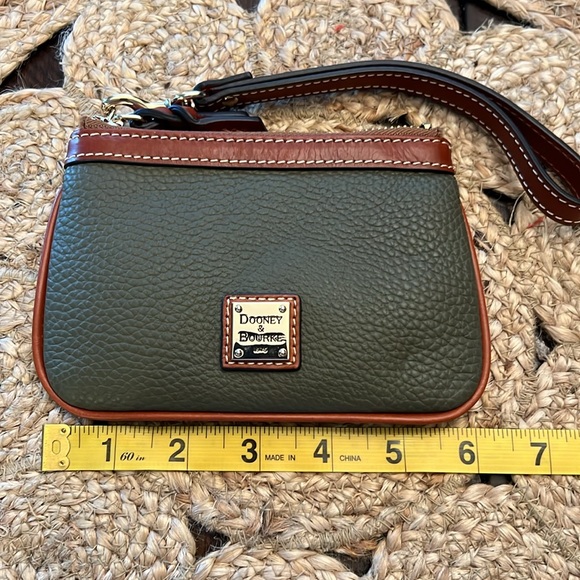 Dooney and Bourke Kirby medium wristlet NWOT - Picture 6 of 7